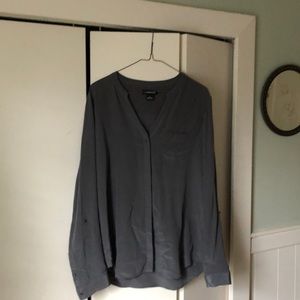 Beautiful dove gray Trouve silk blouse